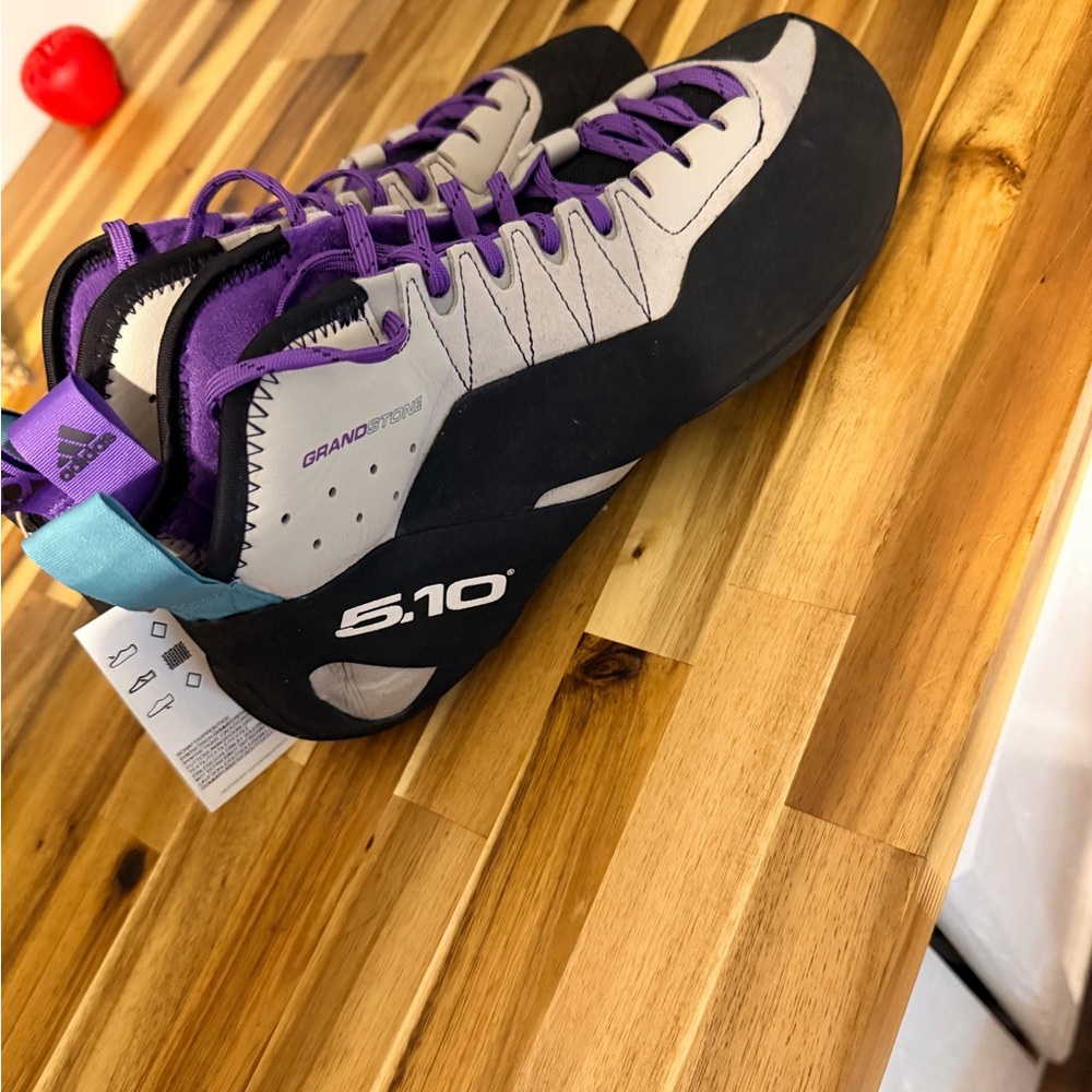 Grandstone Climbing Shoes in Black and Purple